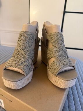 Lucky Brand Olive Green Wedge Espadrille Sandals - Women's
